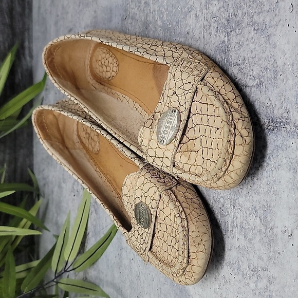 Fossil | Beige Textured Flat Loafers - Picture 1 of 11